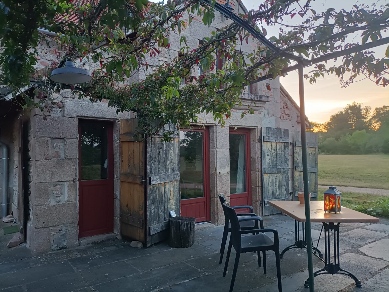 Chateau de Bussolles - vooraanzicht kleine gîte 3